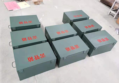 赵西垸林场炸药箱和雷管箱一般是怎么存放的？